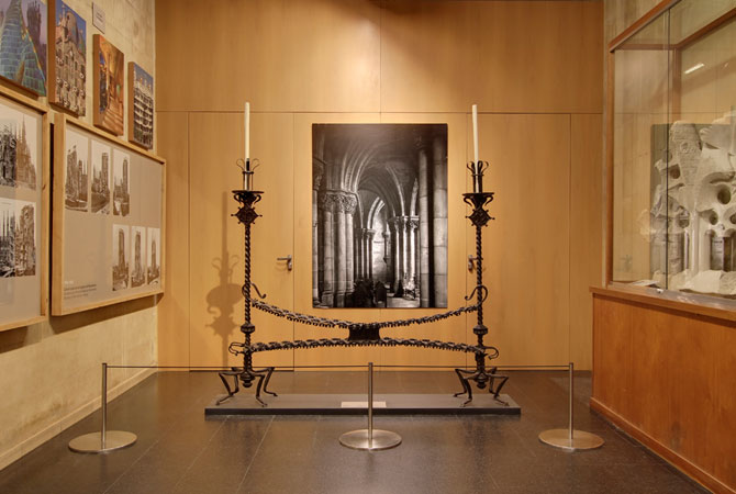 VISLUM catenaries Liner al Museu de la Sagrada Familia VISLUM catenaries Liner al Museu de la Sagrada Familia