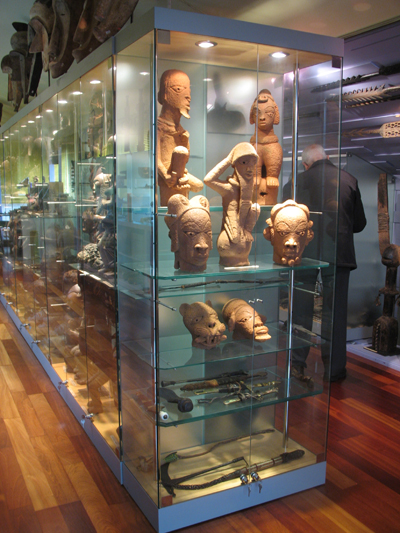 VISLUM vitrines a mida per colecci&oacute; art afric&agrave;
