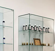 VISLUM vitrines per Clinica a Barcelona
