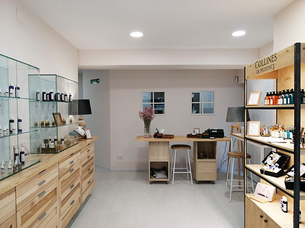 VISLUM Vitrines i urnes per Clinica dermatol&ograve;gica