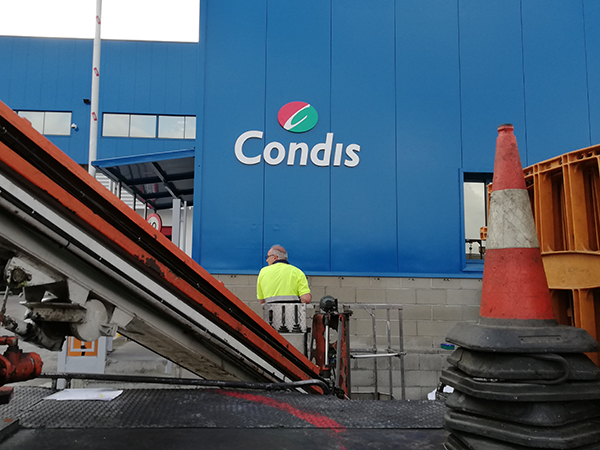 VISLUM Construcci&oacute; e instal&middot;laci&oacute; de r&egrave;tol fa&ccedil;ana Condis