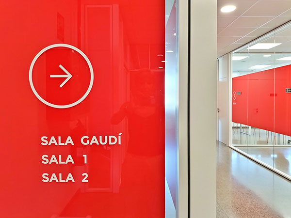 VISLUM senyalitzaci&oacute; i retolaci&oacute; d'espais.