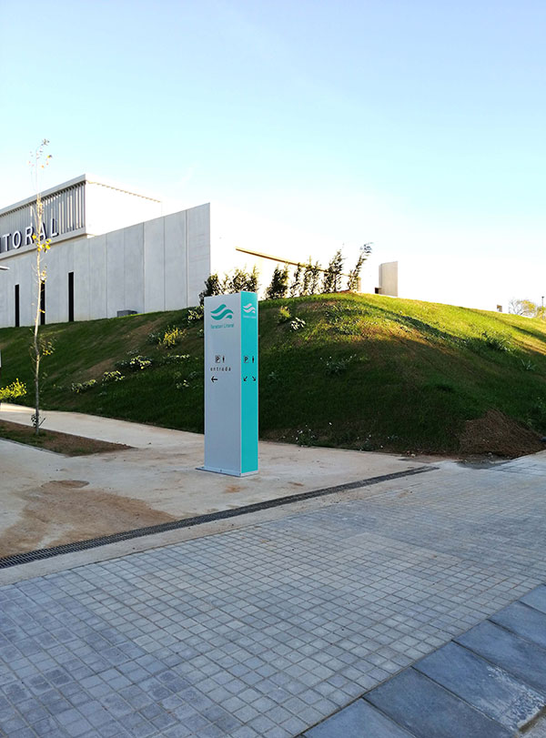 VISLUM totem senyalitzaci&oacute; Tanatori Litoral