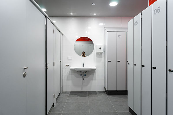 VISLUM reforma vestuario y ba&ntilde;o femenino
