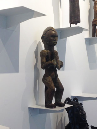 VISLUM suports per escultures colecció Art africà VISLUM suports per escultures colecció Art africà