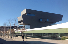VISLUM penjador de paret MIL Ú a l'exposició permanent de Museu del Disseny de Barcelona VISLUM penjador de paret MIL Ú a l'exposició permanent de Museu del Disseny de Barcelona