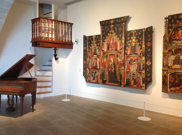 VISLUM catenaries i postes separadors al Museu Maricel de Sitges